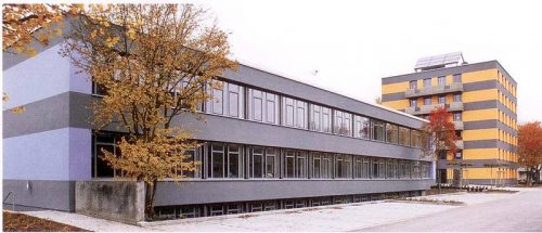 Schulgebäude und Wohnheim nach der Sanierung 2011